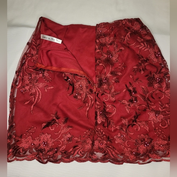 Lucy in the Sky Merlot Bel-air Pearl Lace Embroidered Beaded Floral Mini Skirt S - Picture 8 of 10